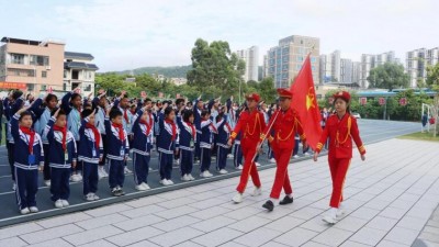 柴時(shí)鐘：整合校本資源 踐行大德育觀 創(chuàng)建和美校園