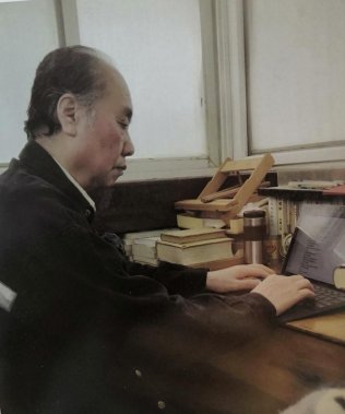 介聶詩(shī)合集 《日冕》出版